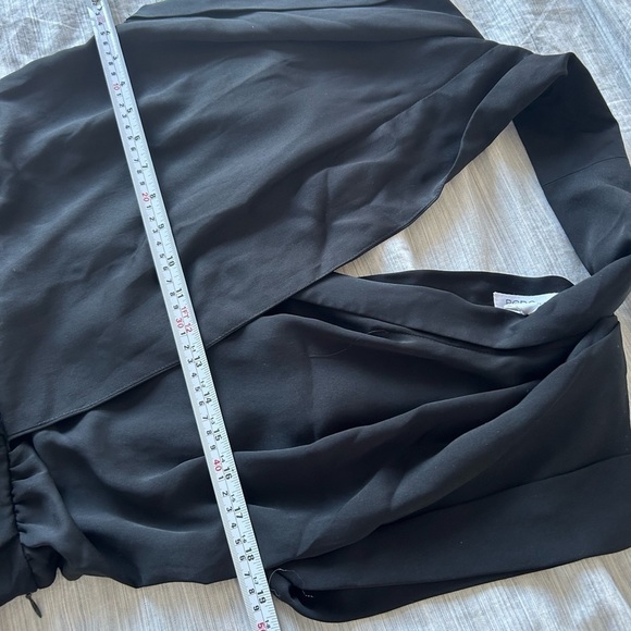 Bcbgeneration v-neck black pocket dress size 4 - Picture 10 of 11